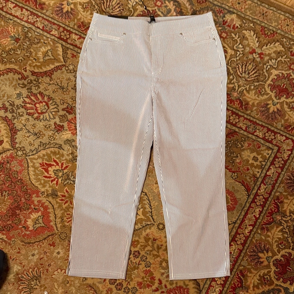 Mario Serrani Blue and White Capri Pants